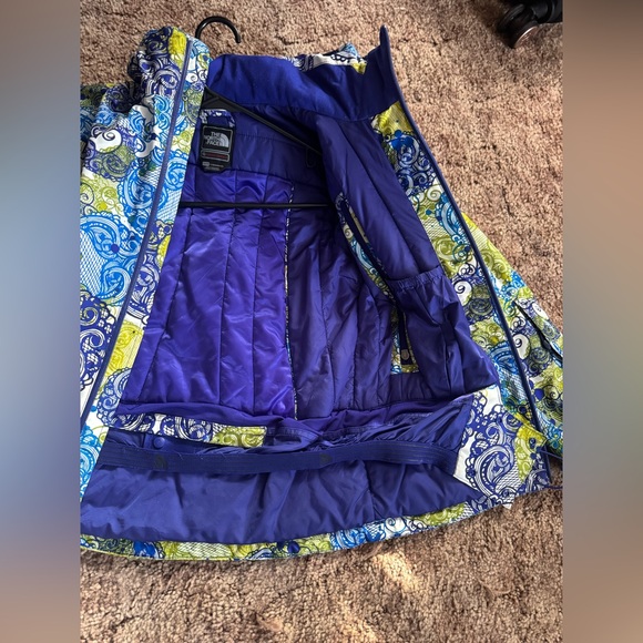 Women’s North Face Ski Jacket - Picture 6 of 11